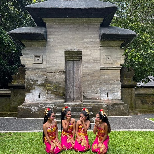 Tanah Lot Tour | Alas Kedaton Temple | Bali Golden Tour