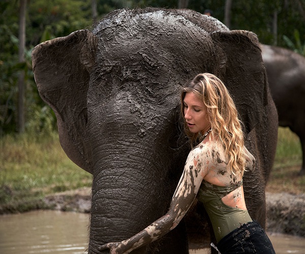 Elephant Mud Fun | Bali Zoo Park