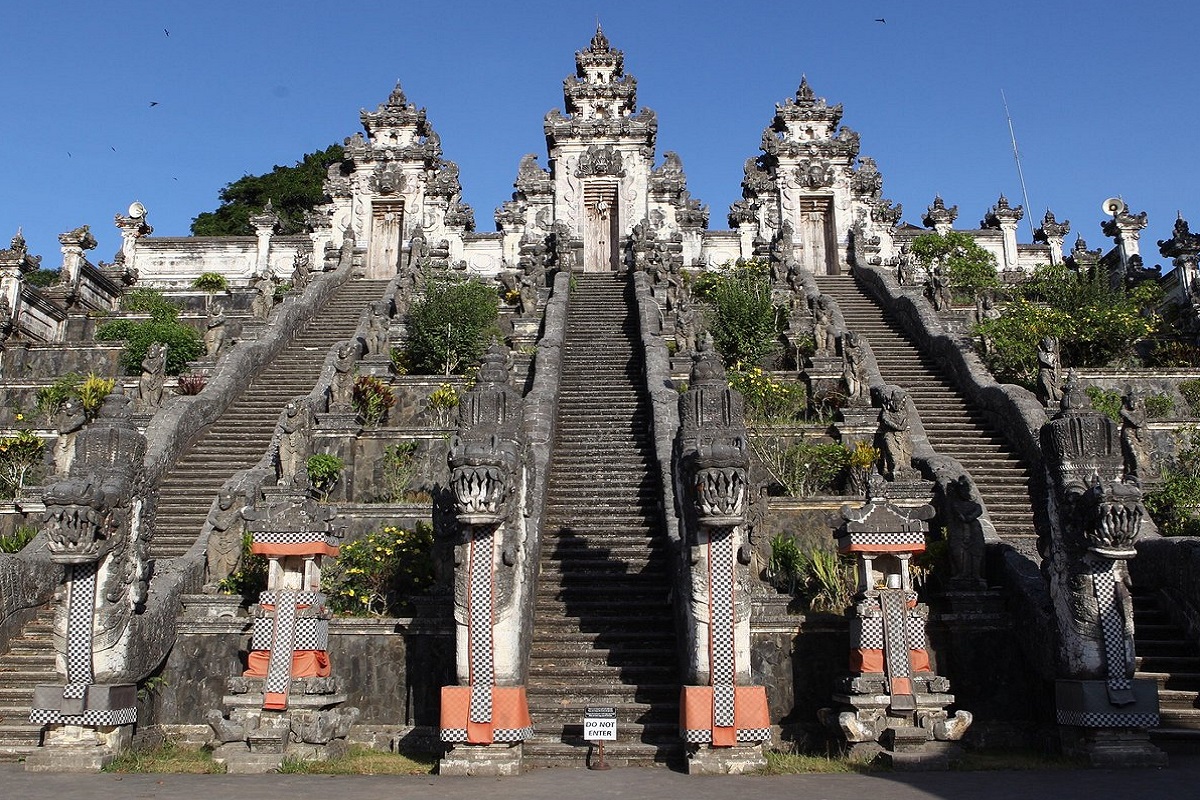 LEMPUYANG TEMPLE | GATE OF HEAVEN | BALI INTEREST PLACE | BALI GOLDEN TOUR