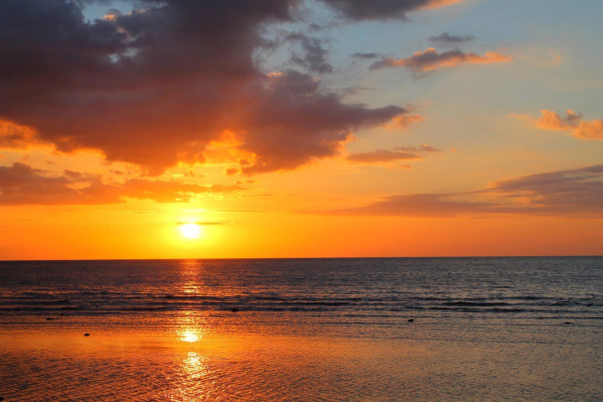 Sunset at Lovina beach | Lovina Beach Sunset | Bali Golden Tour