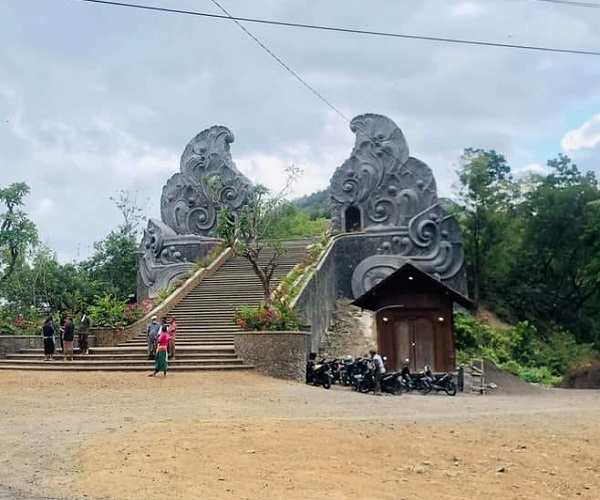 Sang Hyang Ambu Gate | The Gate of Moksha | Bugbug Greets