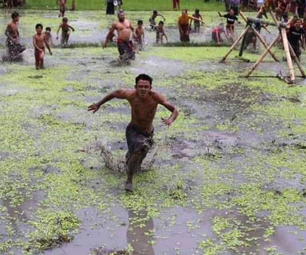 Water War at Suwat Village | Gianyar Places of Interest | Bali Golden Tour